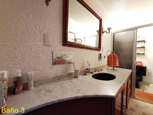 Casa De 215m2t / 347m2c / 4r / 3.5b / 1a / Vigilancia