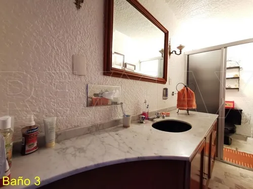 Casa De 215m2t / 347m2c / 4r / 3.5b / 1a / Vigilancia
