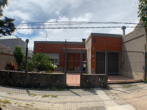 Excelente Casa De 3 Dormitorios Y 2 Baños