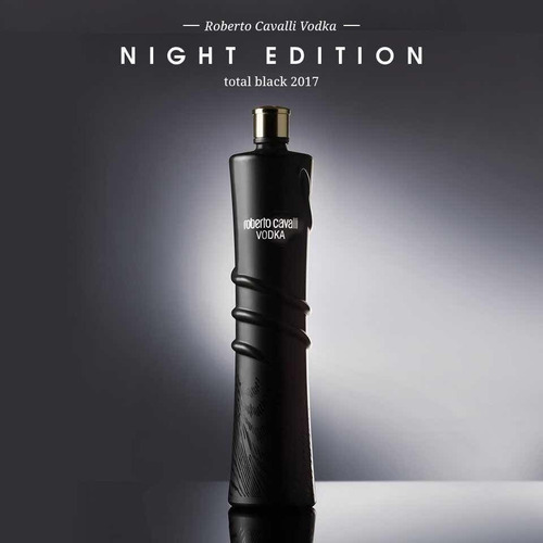 Imagen 2 de 7 de Vodka Roberto Cavalli Total Black Edition 1000ml