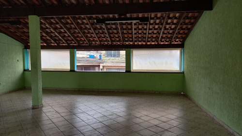 Casa Grande E Espaçosa Com Terraço E Churrasqueira Com Ótima Localização