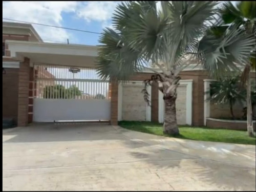 Se Vende Town House En Tucacas 