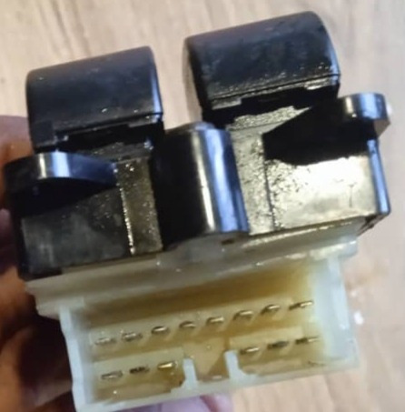 Imagen 2 de 2 de Mando Eleva Vidrio Toyota Corolla 99/02.original