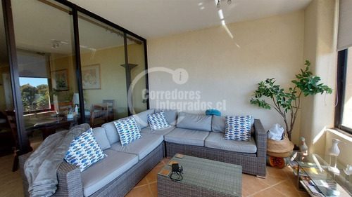 Departamento En Arriendo De 3 Dormitorios. En Santo Domingo