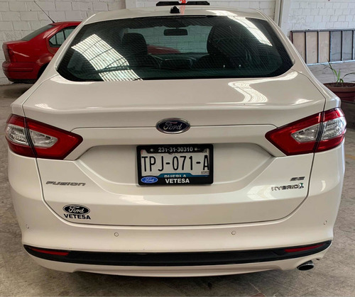 Imagen 2 de 9 de Ford Fusion 2.0 Se Híbrido Cvt 2016