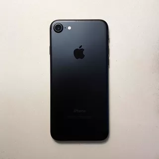 iPhone 7 64gb Usado Con Cargador Y 3 Fundas Incluidas