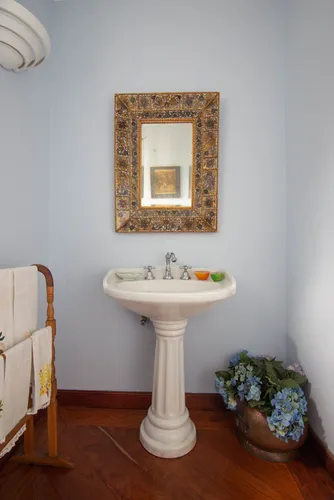 Casa En Venta En Cerros De Niza. Cod V6978