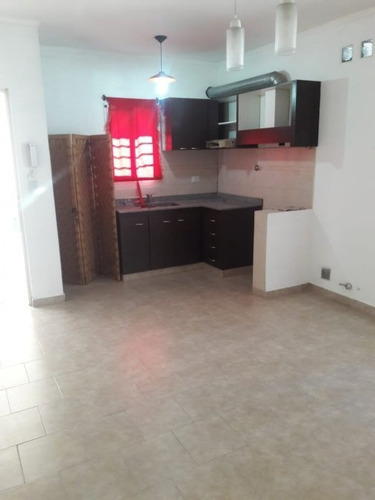 Imagen 4 de 7 de Venta- Depto, En Complejo En Luis Guillon