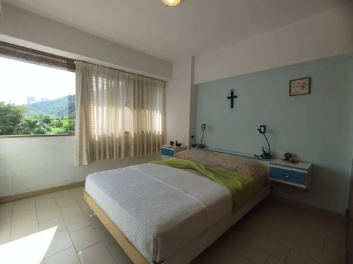 Imagen 4 de 10 de Apartamento En Alquiler Vacacional En Macuto, Residencias Camuri Chico, Av. La Playa Parroquia Macuto, Bajada Del Playon Edo. La Guaira.