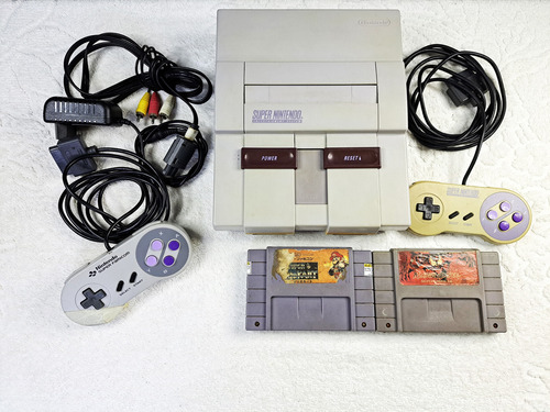 Console Super Nintendo + Mario Kart E 2 Controles Originais Prateado (Usado)