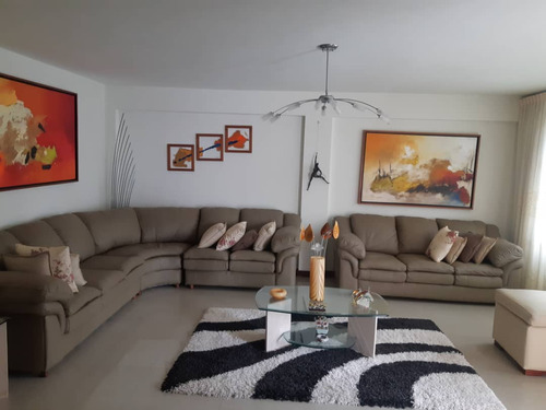 Casa En Venta 220m2 4h/3b/3p Calle Cerrada