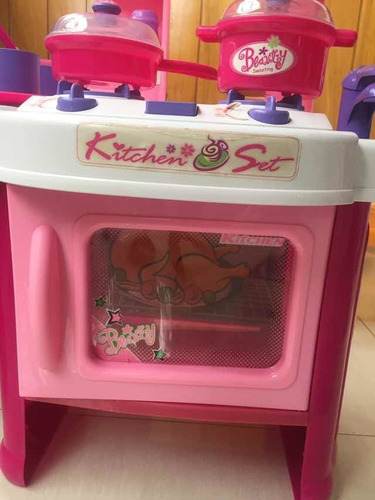 Cocina De Juguete Y Caja Con Accesorios