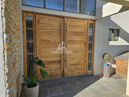 Casa En Venta De 4 Dorm. En Talca