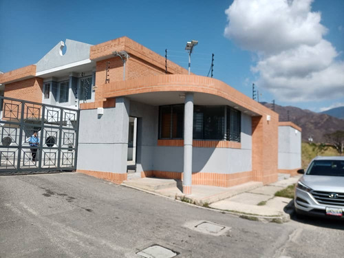 Imagen 1 de 14 de Townhouse En Venta En Monteserino Cód 133598 Lucrecia Escorcha
