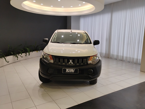 Mitsubishi L200 Triton 2.4 16V TURBO DIESEL SPORT GL CD 4P 4X4 MANUAL