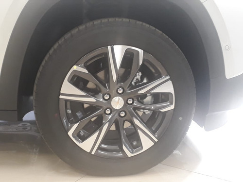 Imagen 8 de 25 de Chevrolet Tracker Premier Turbo 2023 E/i Go