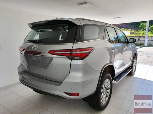 Imagem 4 de 10 de Toyota Hilux Sw4 2.8 D-4d Turbo Diesel Srx 7l 4x4 Automático