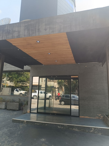 Altamira, Venta Hermoso Local , Ubicación Perfecta Para Un Restaurante, Discoteca, Concesionario De Autos Etc