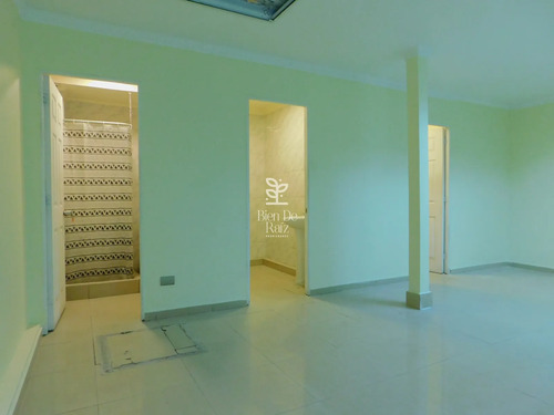 Amplio Local Comercial En Arriendo