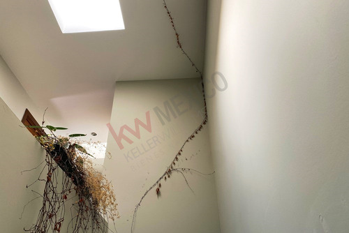 Casa En Venta Con Acabados De Lujo En La Carcaña