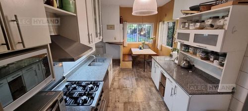 Imagen 8 de 30 de Casa En Venta Con Muchos Ambientes, 6 Dormitorios Y Pileta - Las Lomas-santa Rita, San Isidro