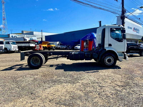 Imagem 11 de 15 de Volvo Vm 330 4x2r 2014