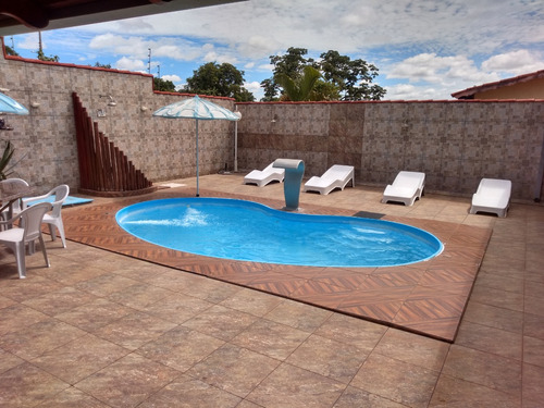 Sobrado De Frente Para O Lago Corumbá, Proximo Ao Clube Náutico