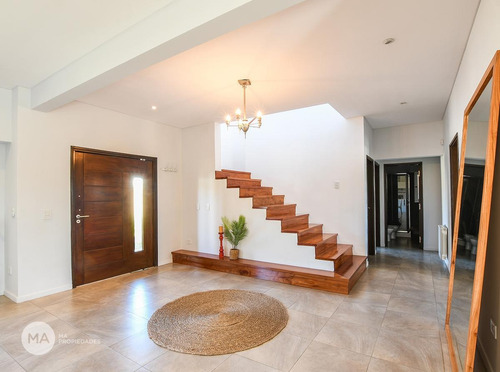 Imagen 6 de 30 de Casa En Venta 4 Dormitorios Piscina Fisherton Rosario