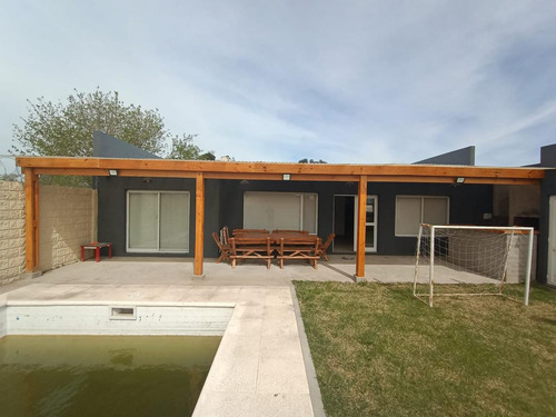 Quinta En Venta - 3 Dormitorios 2 Baños - Villa Astolfi, Pilar