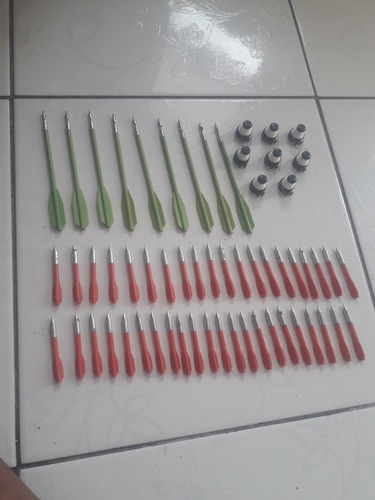 Imagem 1 de 2 de Flechas E Setas Para Balestra Grátis Carreteis Pra Pesca