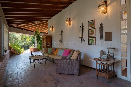 Se Ofrece En Venta Extraordinaria Y Hermosa Casa De Estilo Europeo Ubicada En Los Chorros