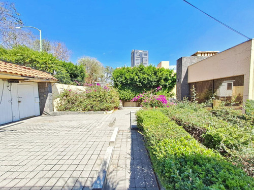 Venta De Terreno Con Construcción En Privada En Las Lomas