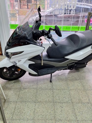 Kymco X-town 250i. Impecable. Incluye Baúl Trasero Y 3 Casco