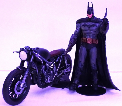 Batman Dc Multiverse Con Motocicleta (Usado)
