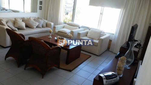 Imagen 4 de 12 de Apartamento En Primera Linea, Playa Mansa, 2 Dormitorios *