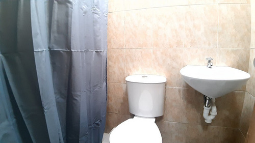 Imagen 7 de 13 de Acogedora Casa Ubicada En Una De Las Mejores Urbanizaciones De La Parte Sur De La Isla De Margarita. Cuenta Con Seguridad Las 24 Horas, Con Sistema De Alarma Y Cerco Eléctrico En Toda La Urbanización.