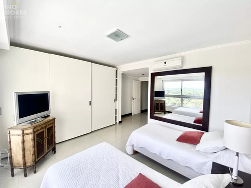 Apartamento En Alquiler Torre Lobos, Punta Del Este.