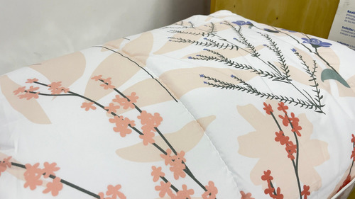 Acolchado Reversible 2 1/2 Plazas Queen 220 X 240 Cm Color Crema Diseño De La Tela Floreado