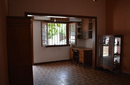 Vendo Casa De 2 Dormitorios, Garaje Y Azotea Transitable, Acepta Banco, Próximo Al Prado.