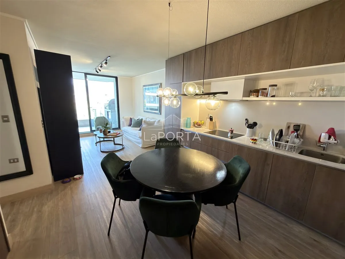 Imagen 1 de 11 de Departamento / La Dehesa / Condominio / Losa Radiante
