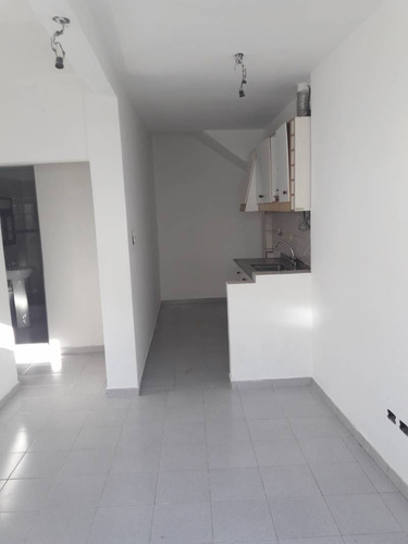 Imagen 1 de 9 de Departamento De 3 Ambientes. La Tablada