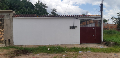 Aluga-se Kit-net, Rua União, Bairro Icuí-guajará