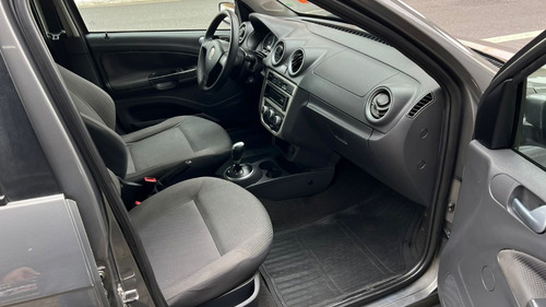 Imagem 7 de 10 de Volkswagen Voyage 1.6 8v Flex Comfortline I-motion 2010/2011