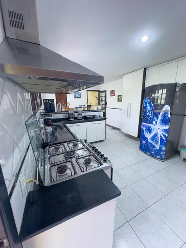 Casa Moderna Com 4 Suítes E Painel Solar Em Vargem Grande