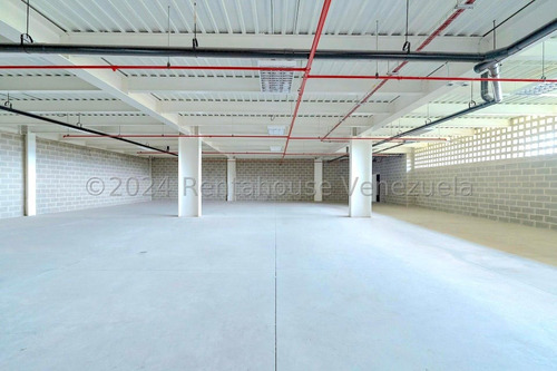 Edif Comercial En Venta Ideal Para Sede Coorporativa (show Room,depositos,oficinas) Fabricantes De Vehiculos,maquinas,equipos De Construccion.el Mejor De La Panamericana 24-26612gm