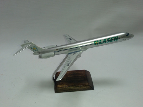Imagen 1 de 6 de Avión Md80 Laser Silver Bullet A Escala 1/150 Resina
