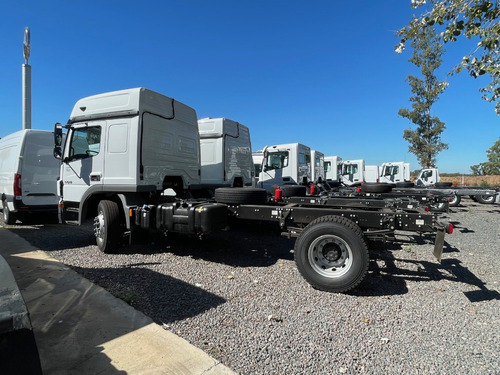 Mercedes Benz Atego 1729/36 Tractor Cab Dormitorio