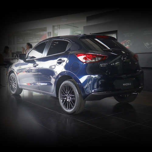 Imagen 11 de 17 de Mazda 2 Carbon Edition Azul