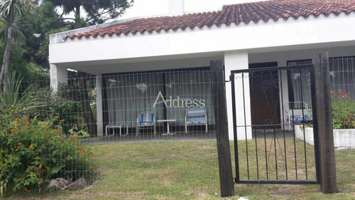 Muy Buena Casa, En Zona Residencial- Ref: 2724