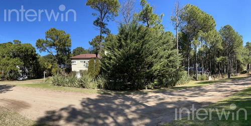 Casa - 5 Ambientes - 3 Cocheras - Pinamar - Venta